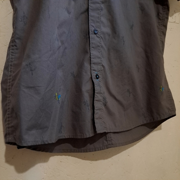 Quiksilver | Men's Gray Short button down short Sleeve Shirt - Picture 5 of 11